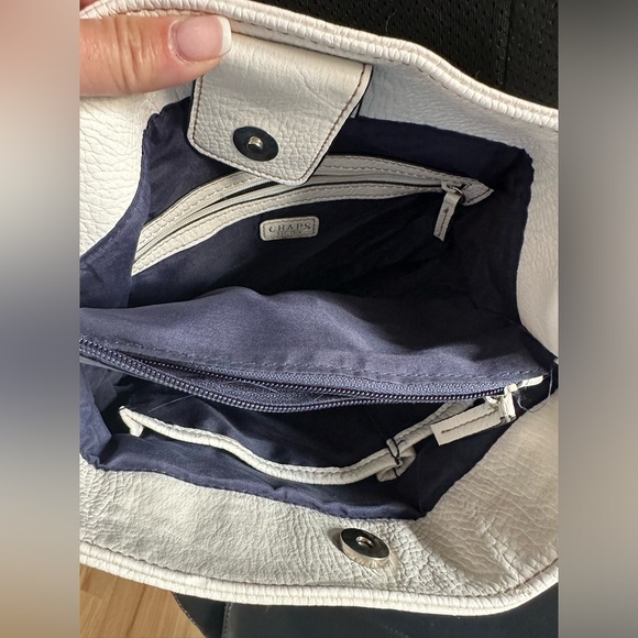 Chaps white leather multi pocket handbag - Picture 2 of 5